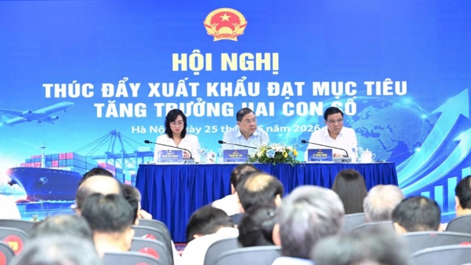 Standing Deputy Prime Minister Pham Gia Tuc chairs the conference.jpg