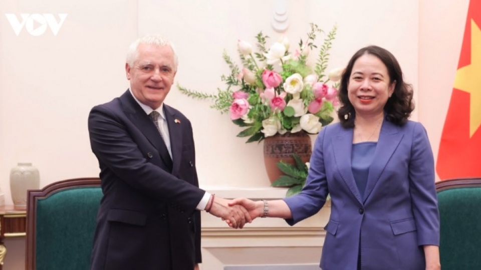 Vice State President Vo Thi Anh Xuan receives outgoing Argentine Ambassador to Vietnam Marcos Antonio Bednarski pict 1.jpg