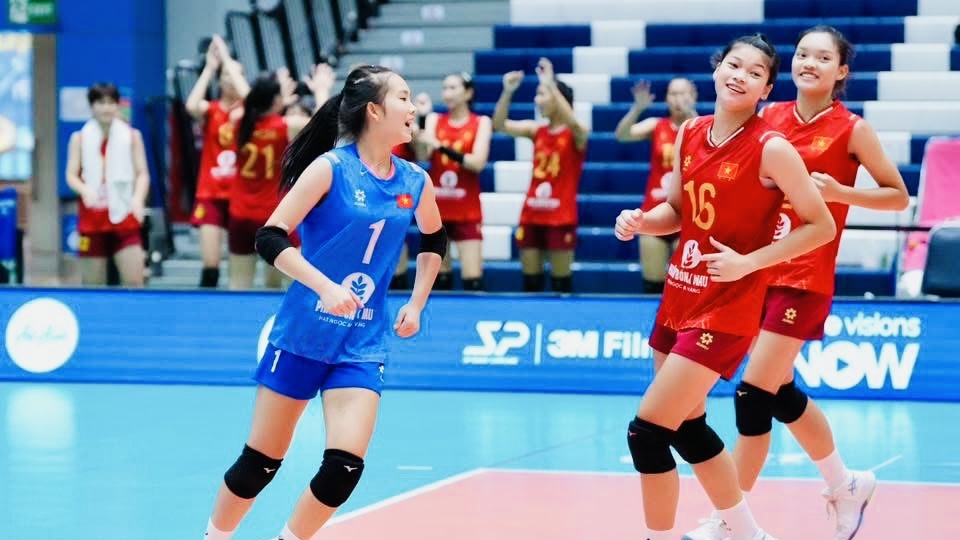 Vietnam U18 volleyball team.jpg