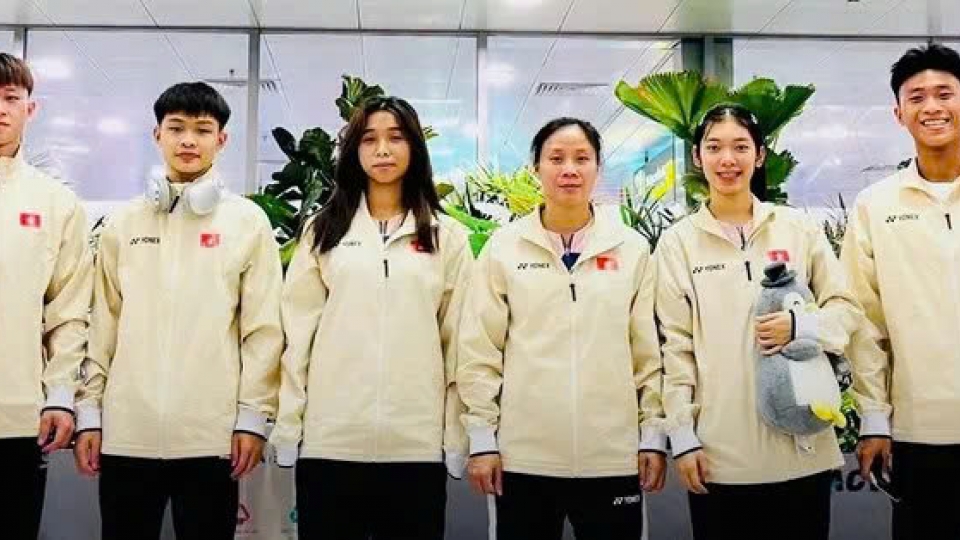 Vietnam badminton players.jpg
