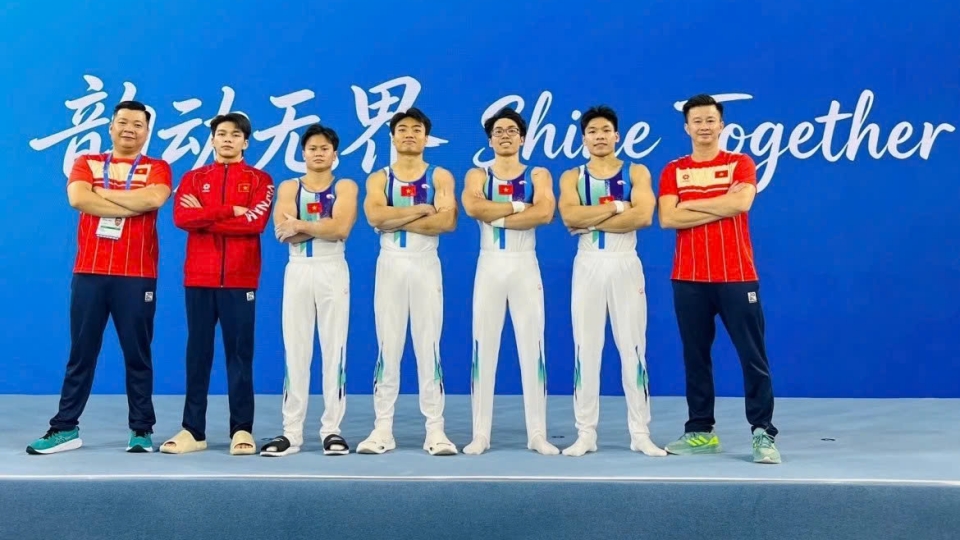 Vietnam gymnastics team.jpg