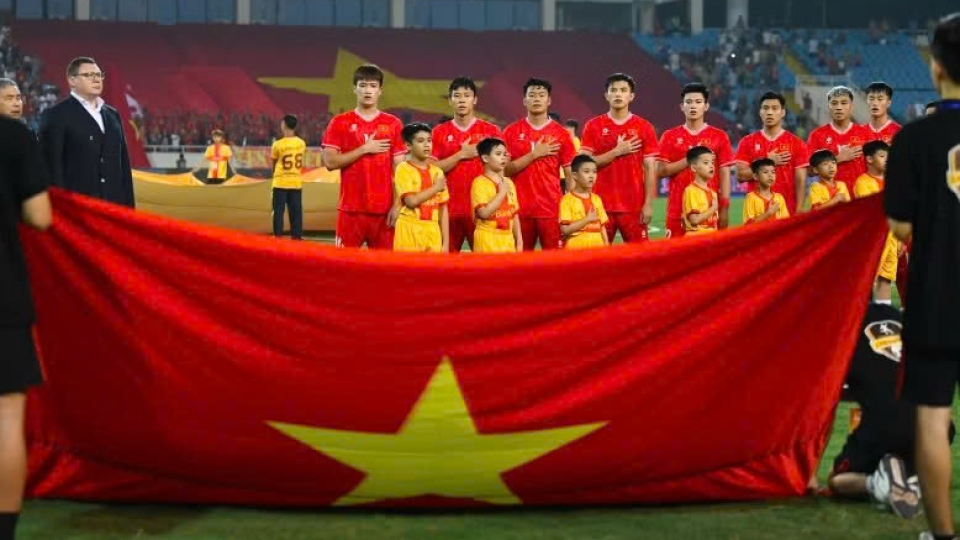 Vietnam men football team.jpg