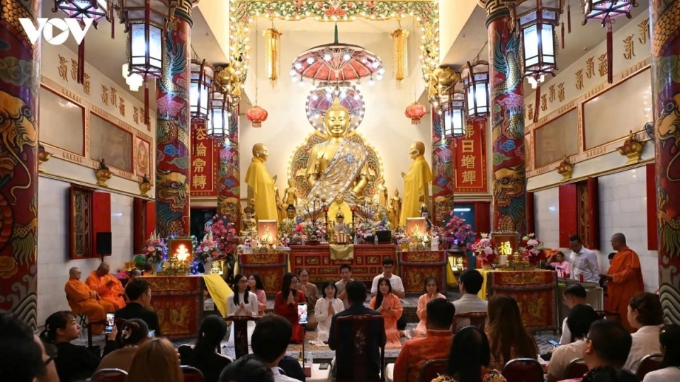 Vietnamese pagoda in Thailand 2.jpg