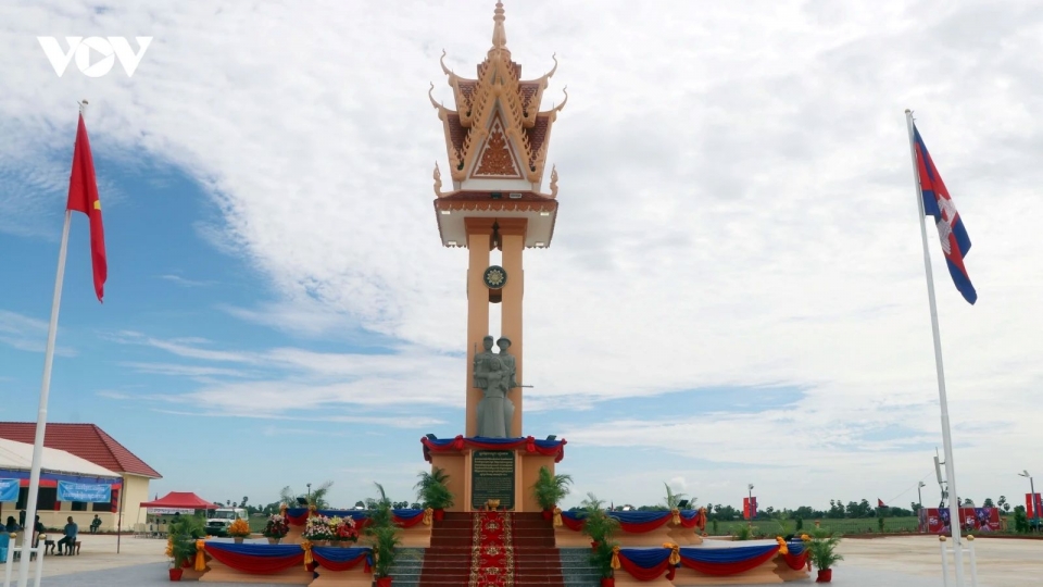 another Vietnam - Cambodia Friendship Monument in Pursat, Cambodia 1.jpg