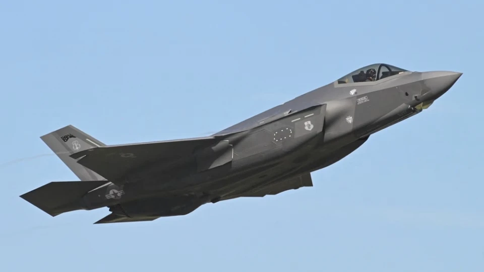ba_lan_da_so_huu_cac_tiem_kich_f-35a_do_my_san_xuat_va_tu_lau_da_tich_cuc_keu_goi_washington_luu_tru_vu_khi_hat_nhan_tren_lanh_tho_cua_minh_-_anh_reuters.jpg
