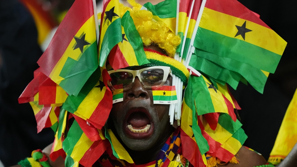 Lễ hội đầy màu sắc của niềm tự hào dân tộc trên các khán đài World Cup