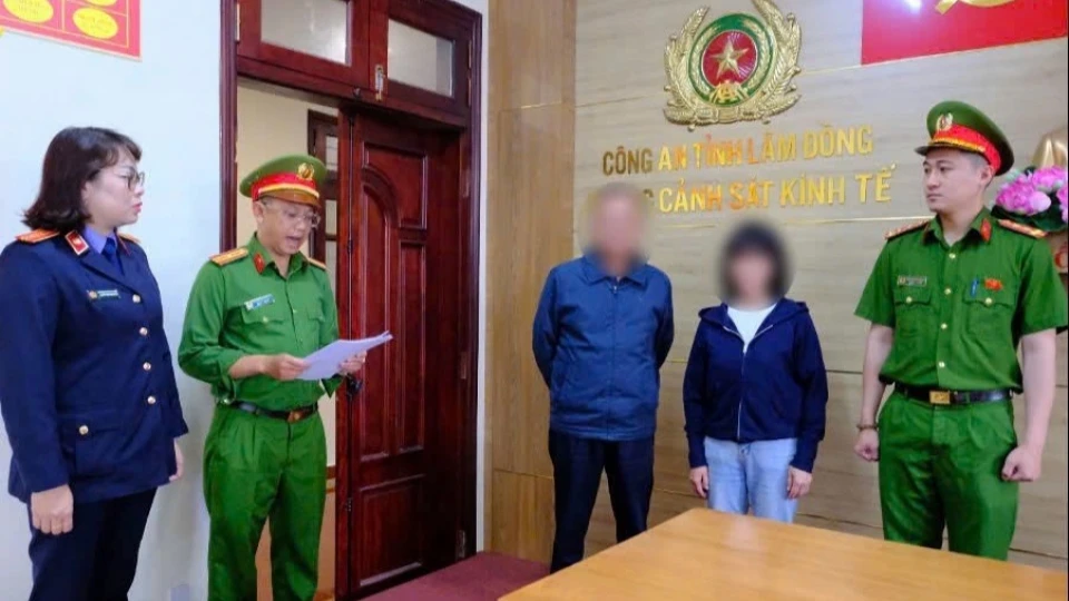 co_quan_cong_an_tong_dat_quyet_dinh_khoi_to_vu_an_khoi_to_bi_can_voi_chu_cua_hang.jpg
