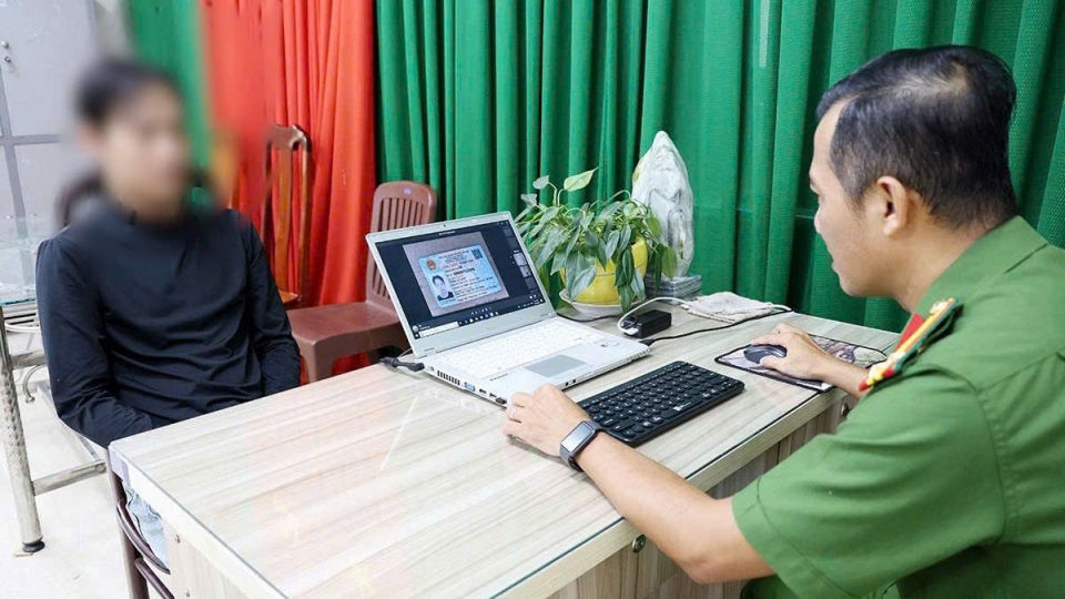 doi_tuong_tran_le_linh_tai_co_quan_cong_an.jpg