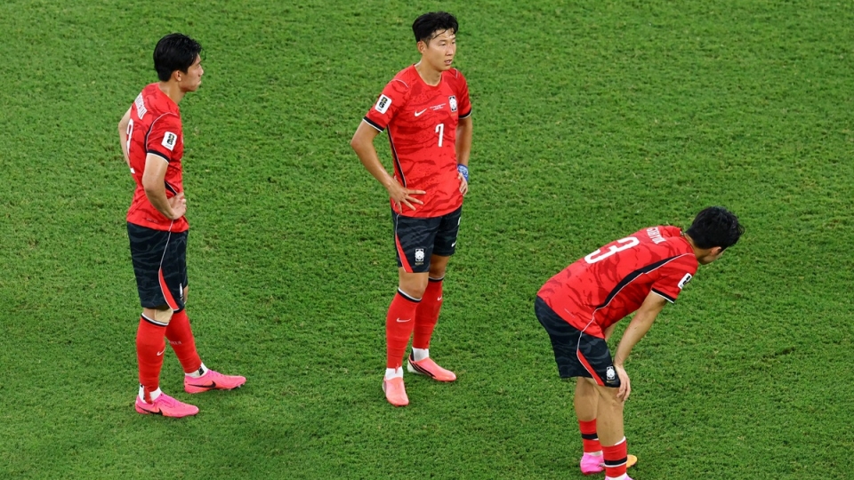 HLV Park Hang Seo cúi đầu xin lỗi vì ĐT Hàn Quốc thất bại ở World Cup 2026