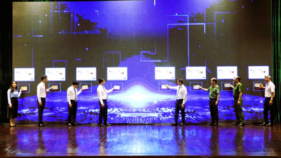 nghi thức ra mắt Mô hình thí điểm “Kiosk thông minh và Hệ thống xác thực, cấp bản sao số tài liệu điện tử.”.JPG