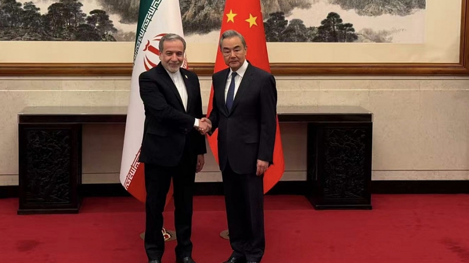 ngoai truong Iran Trung Quoc, co Trung Quoc Iran, Abbas Araghchi Vuong Nghi 5-2026 -cgtn.jpg
