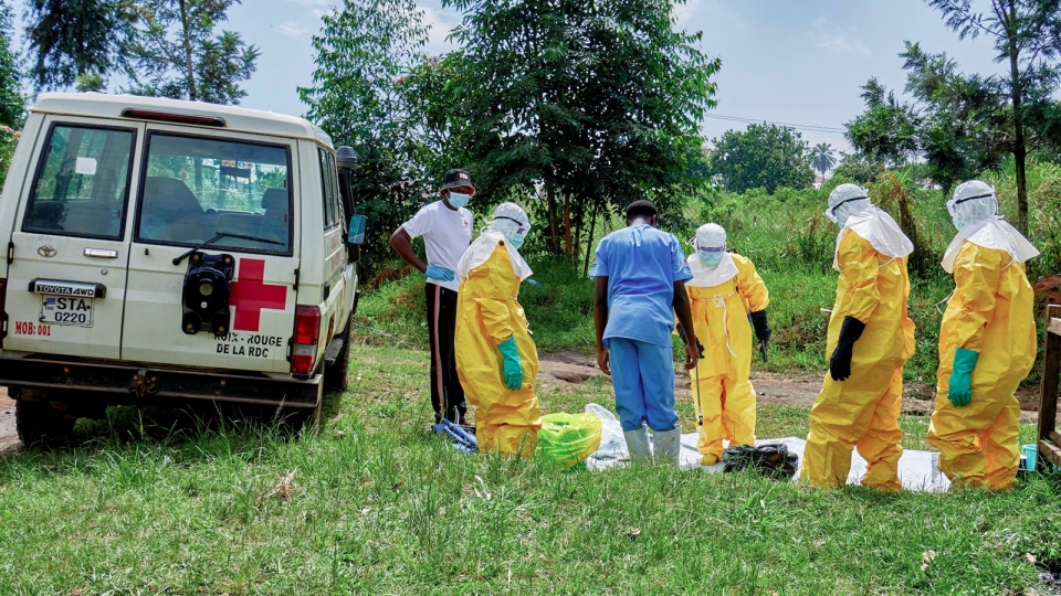 nhan vien y te Congo, Chu thap do Congo, xu ly thi the benh nhan Ebola, tu vong do Ebola, bao ho y te 5-2026 -reu.jpg