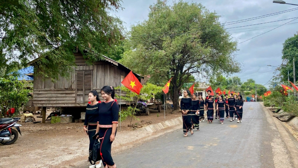 nhieu_buon_lang_cua_dak_lak_da_sang_-_xanh_-_sach_-_dep.jpeg