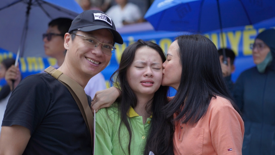 thi lop 10m.jpg