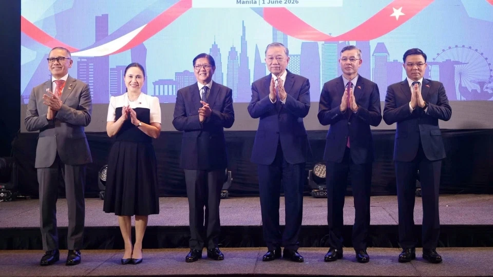 tong_bi_thu_chu_tich_nuoc_to_lam_va_tong_thong_philippines_ferdinand_romualdez_marcos_jr._cung_cac_dai_bieu_du_dien_dan_doanh_nghiep_viet_nam-philippines.jpg