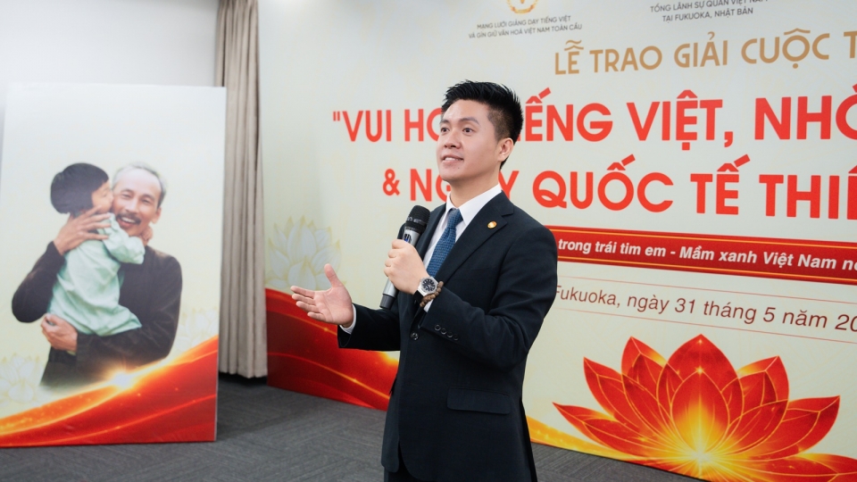 trao giai vui hoc tieng Viet tai Nhat Ban, ong Nguyen Duy Anh -vov.jpg
