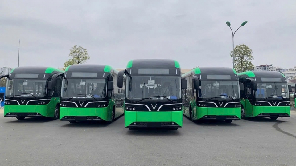 xe bus dien.jpg
