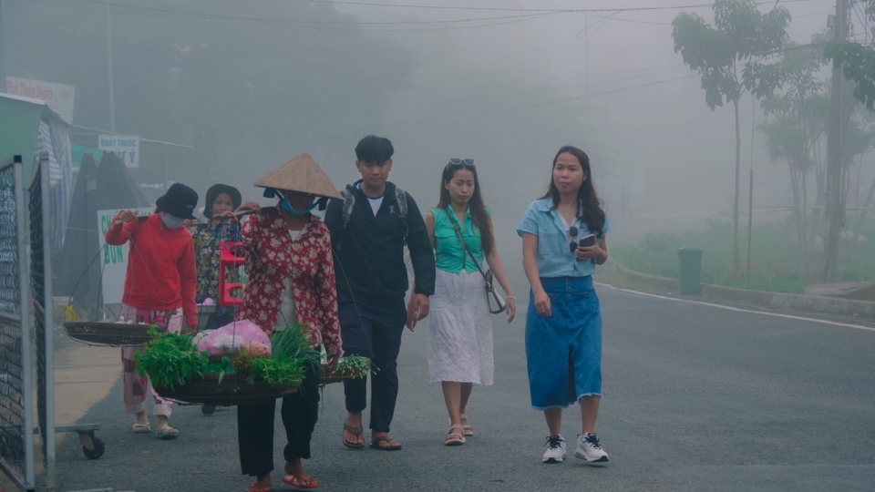Phiên "chợ mây" độc đáo ở miền Tây