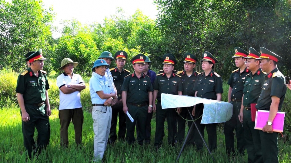 Đoàn công tác Quân khu 4  khảo sát thực địa tại khu vực Câu Nhi, xã Nam Hải Lăng, tỉnh Quảng Trị.jpg