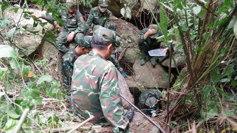 1.-khu-vuc-phat-hien-hai-cot-liet-si.jpg