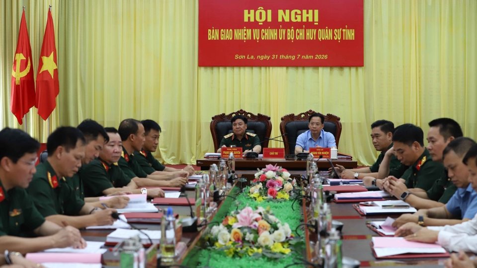1.-quang-canh-hoi-nghi.jpg