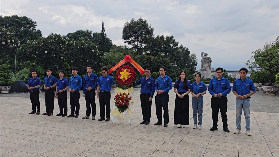 1.-thanh-nien-evnspc.jpg