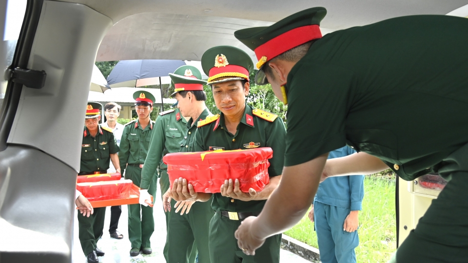 2-tinh-ca-mau-da-dua-237-mau-hai-cot-liet-si-di-giam-dinh-adn.jpg