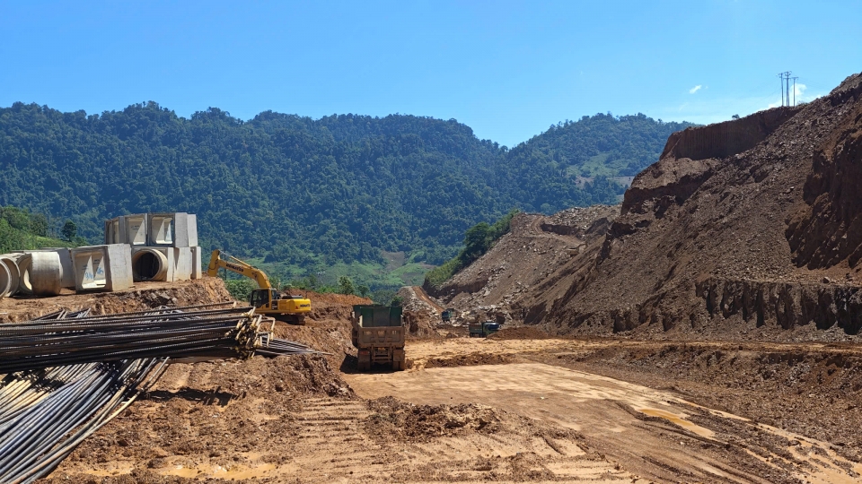 5_cao_toc_hoa_binh_moc_chau_dan_hinh_thanh_gop_phan_tung_buoc_hien_thuc_hoa_khat_vong_bay_lau_cua_nguoi_dan_ve_mot_tuyen_cao_toc_vuon_minh_giua_dai_ngan_20260624095217_1_20260714094952.jpg