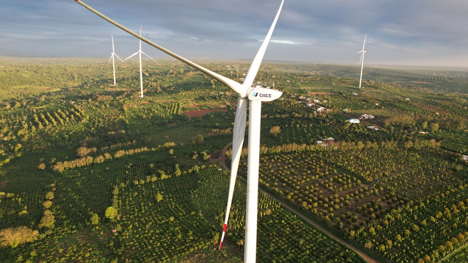 Dak Lak’s largest FDI wind power complex joins national grid 1.jpg