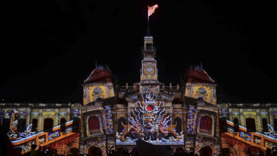 3D mapping show marks 50th anniversary of HCM City’s renaming from Saigon