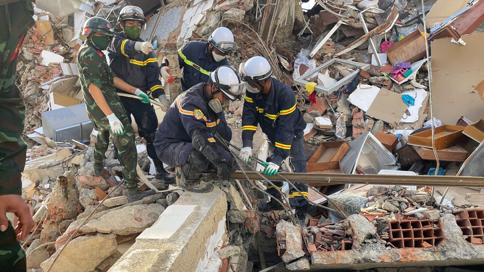 Vietnamese rescue team recovers 23 victims from Venezuela earthquake rubble.jpg