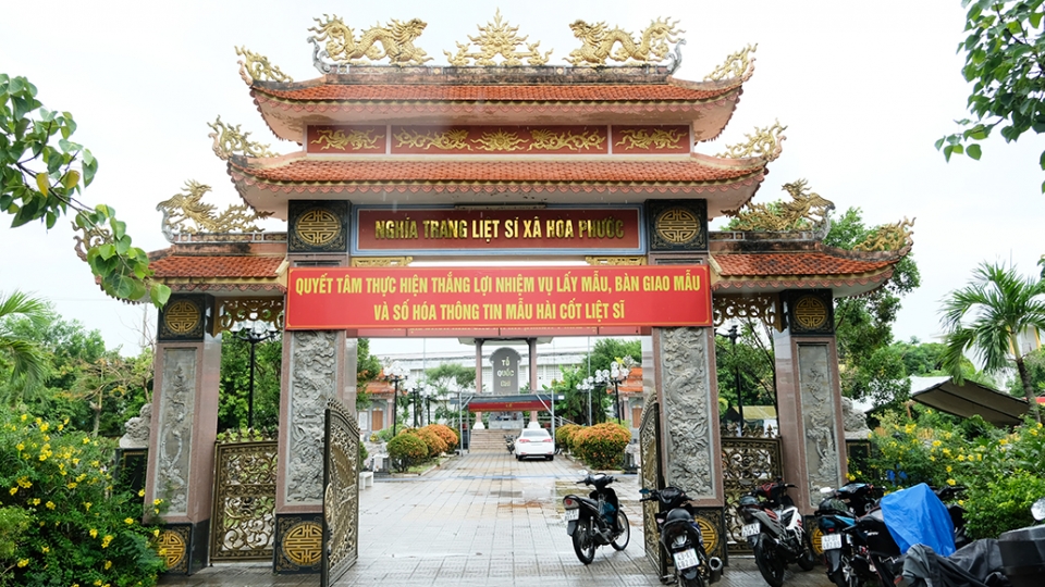 ban_chqs_phuong_hoa_xuan_dang_lay_mau_adn_tai_nghia_trang_hoa_phuoc.jpg