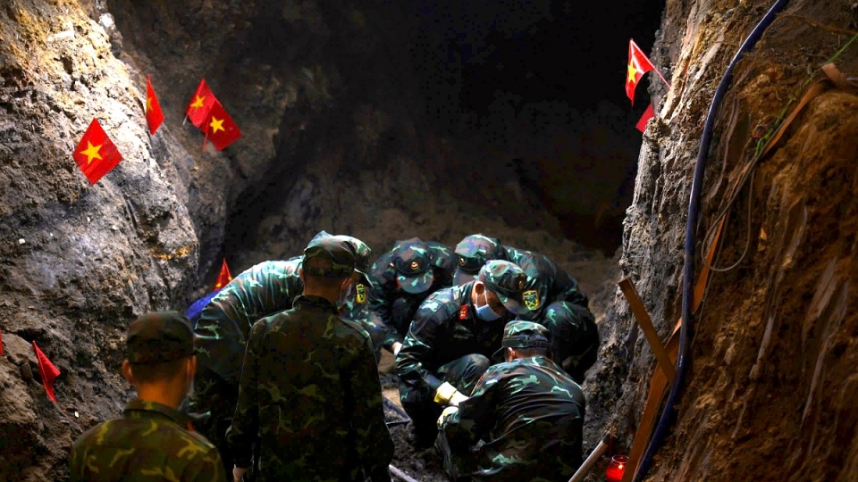 bo-tu-lenh-tp.hcm-to-chuc-tim-kiem-quy-tap-hai-cot-liet-si-tai-cong-vien-le-thi-rieng.jpg
