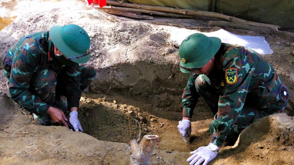 cac-luc-luong-tiep-tuc-tim-kiem-quy-tap-cac-hai-cot-liet-si-tai-khu-vuc-cau-nhi-xa-nam-hai-lang-tinh-quang-tri.jpg