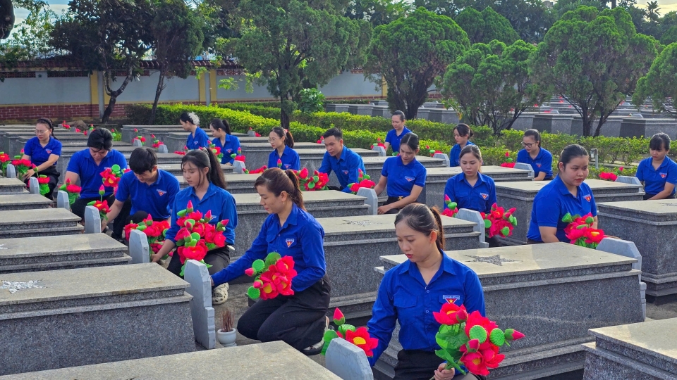 chuong-trinh-hoa-dang-mo-liet-si.jpg