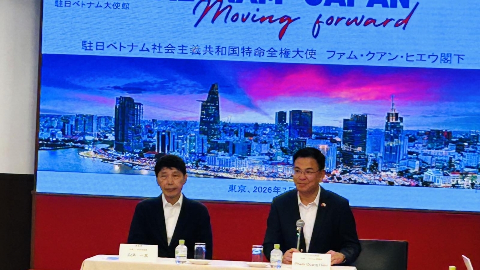 dai-su-pham-quang-hieu-va-thong-doc-tinh-gunma-yamamoto-ichita-trai-dong-chu-trfi-su-kien.-anh-vov-tokyo.jpg