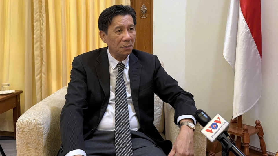 dai-su-ta-van-thong-indonesia-1.jpg