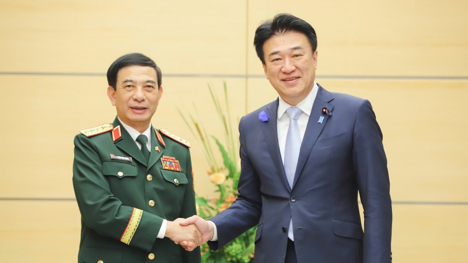dai-tuong-phan-van-giang-hoi-kien-chanh-van-phong-noi-cac-nhat-ban.jpg