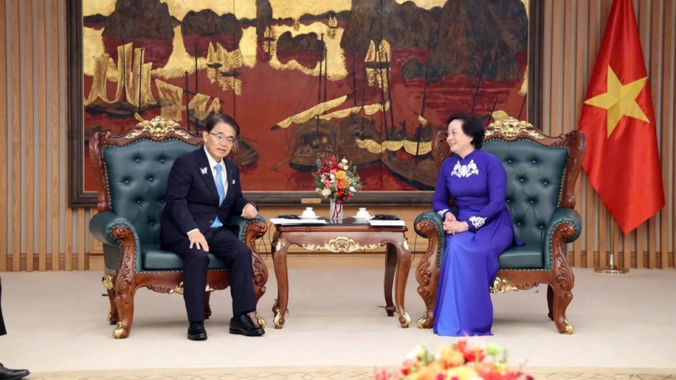deputy-pm-pham-thi-thanh-tra-aichi-governor-omura-hideaki.jpg