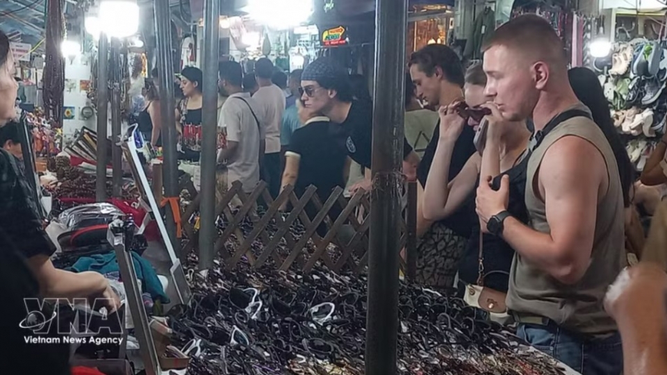 hanoi-night-market.jpg