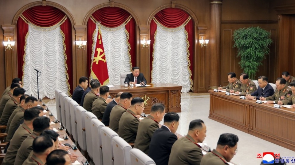 hoi_nghi_mo_rong_cua_uy_ban_quan_su_trung_uong_dang_lao_dong_trieu_tien_hom_9_7_anh_kcna_20260710164912.jpg