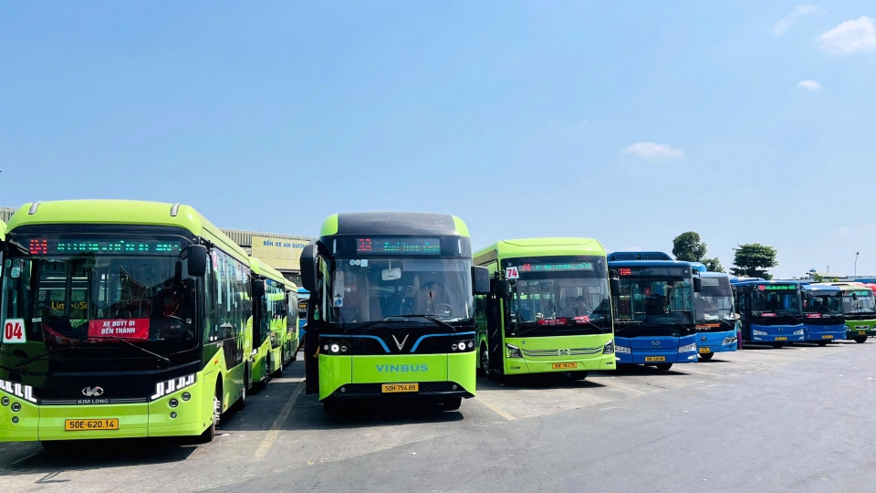 mien-phi-xe-buyt-giup-khach-tang-gan-40-tao-hieu-ung-lan-sang-metro-so-1-243.jpg