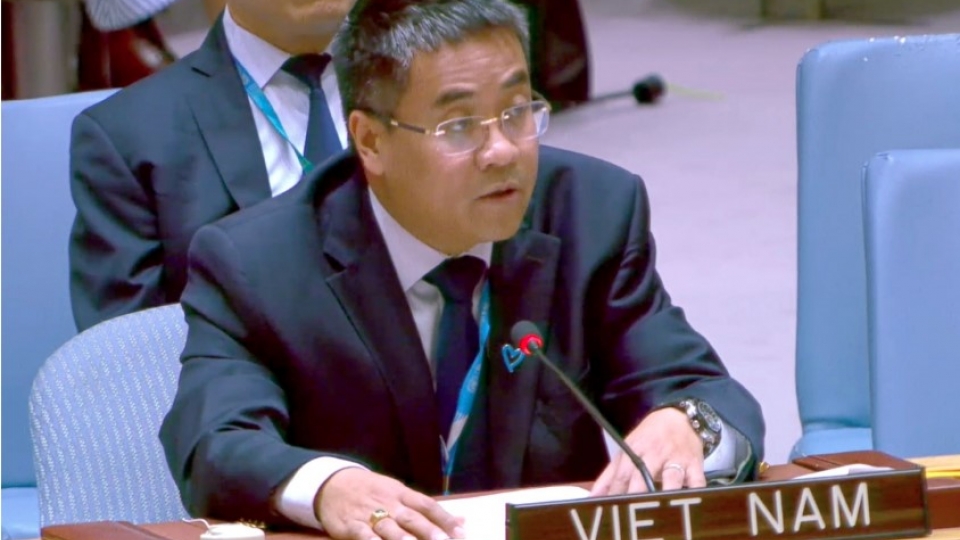 Vietnam opposes actions threatening Red Sea navigation security; calls for restraint as Houthi attacks on Saudi shipping escalate