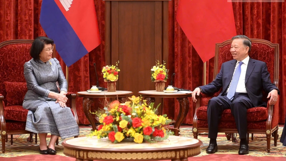 party-chief-to-lam-and-cambodian-national-assembly-president-khuon-sudary.jpg