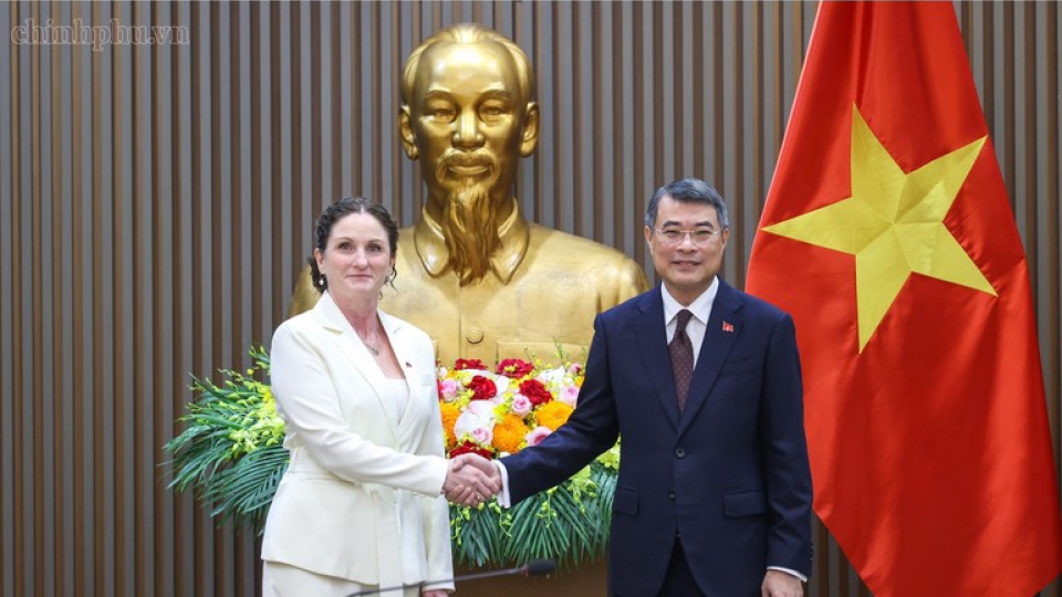 prime-minister-le-minh-hung-receives-new-zealand-ambassador-to-vietnam-caroline-beresford-cover-photo.jpg