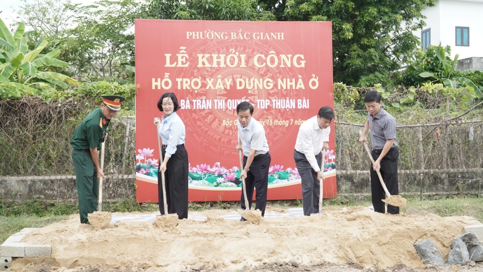 quang-tri-dong-loat-khoi-cong-nha-cho-nguoi-co-cong-nan-nhan-chat-doc-hoa-hoc.jpg