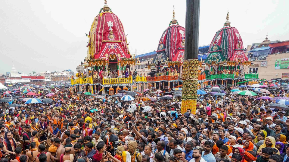 Người dân khắp Ấn Độ đón mừng lễ hội Rath Yatra