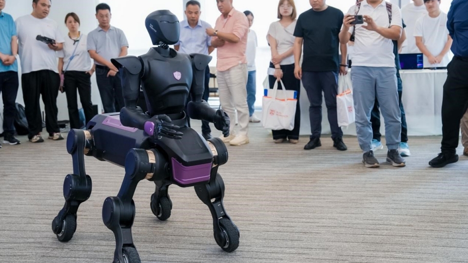 robot-nhan-ma-china.jpeg