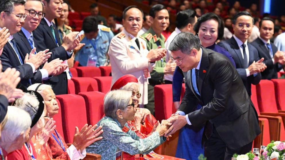 thu-tuong-du-hoi-nghi-tri-an-nguoi-co-cong-voi-cach-mang-2-1.jpg