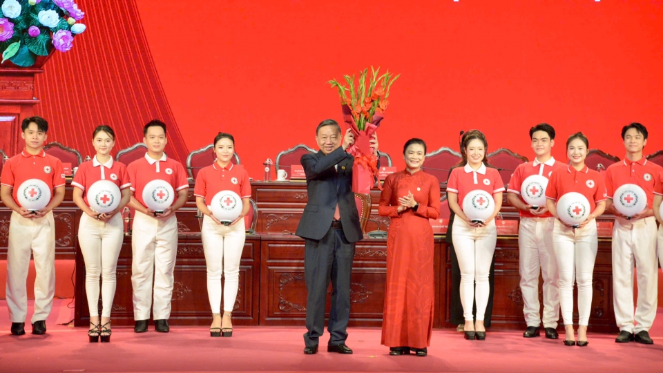 tong-bi-thu-chu-tich-nuoc-to-lam-chu-thap-do-vov-5.jpg